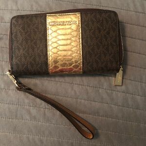 Michael Kors zip wallet. Brown and gold